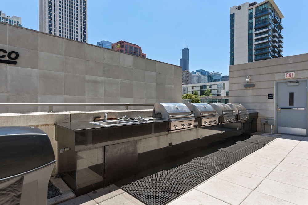 Designer 3BR PH Near Fulton Market