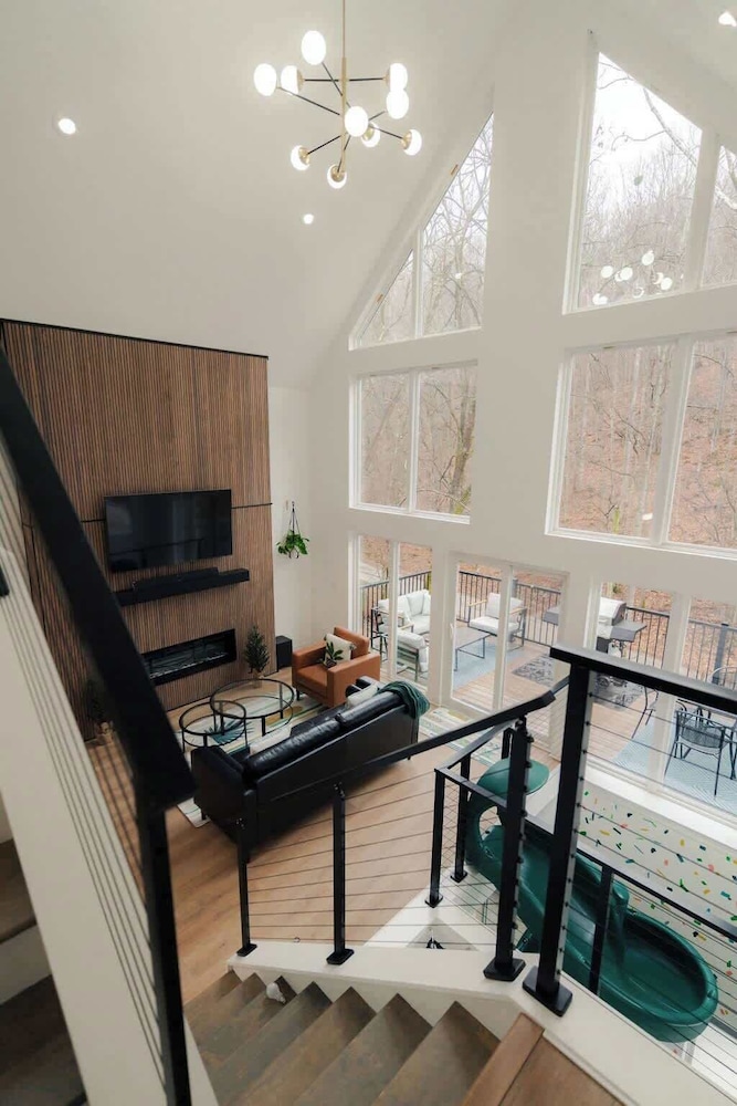 The Greenhouse With Indoor Slide Close to Hocking Hills
