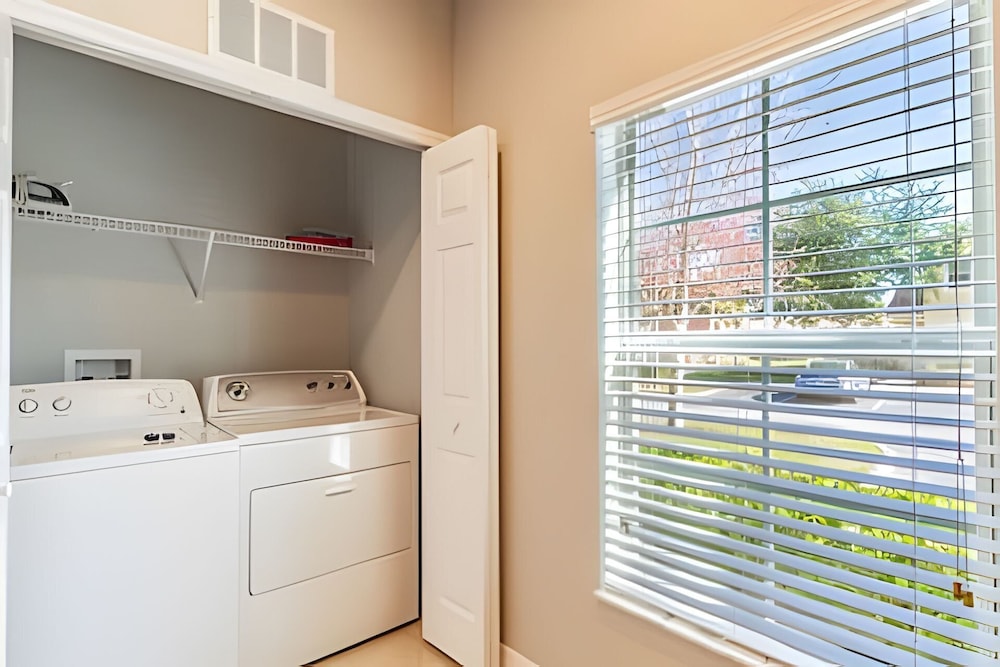 3bd/2.5ba Private Jacuzzi King Bed