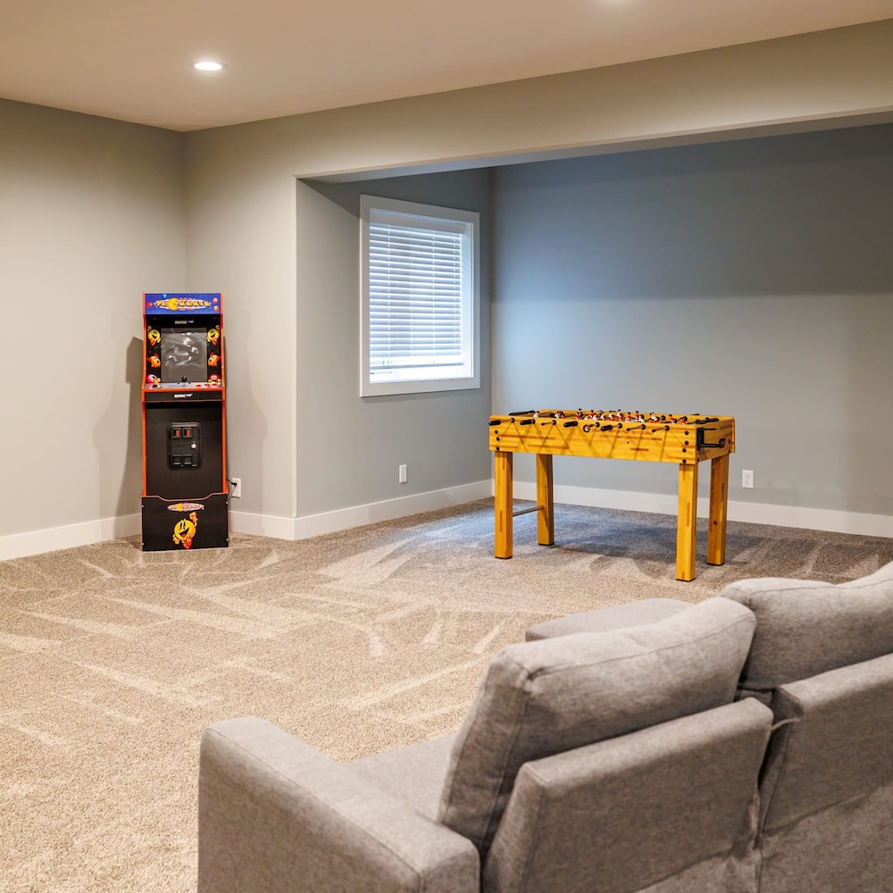Luxury Retreat Modern 5BR Ranch in Bennington