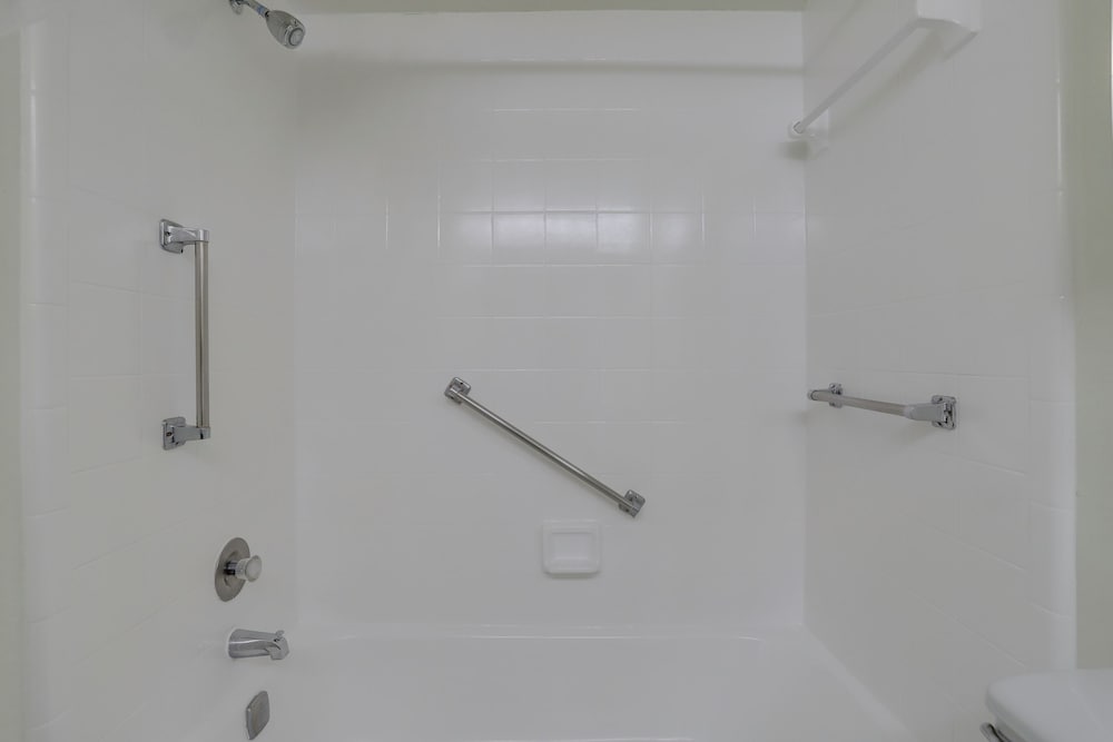 Modern Apt Near Airport & Metro