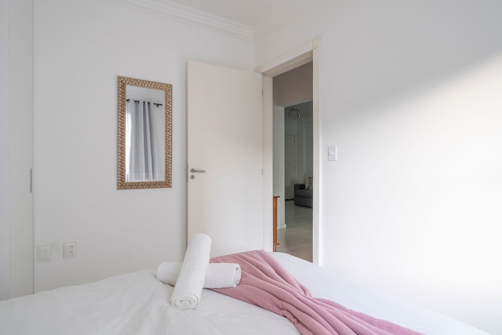 2-bed Apt w/ BBQ - Downtown Bombinhas Caa103