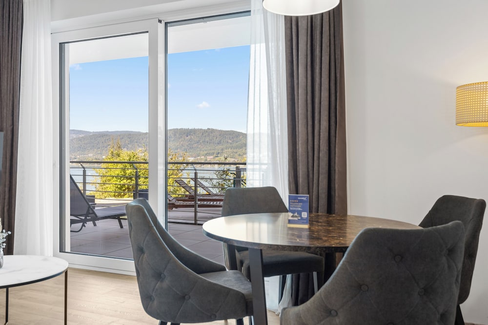 Maria Blick Lake View Apartments