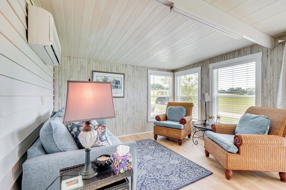 Hilltop Golf Course Cottage in The Villages!