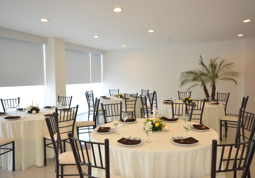 Hotel Mision Express Monterrey Aeropuerto La Fe - Property Image 9