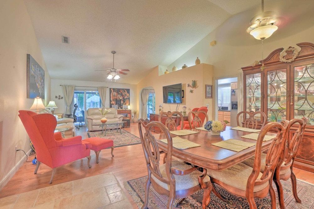 Tampa Home w/ Hot Tub ~ 15 Mi to Downtown!