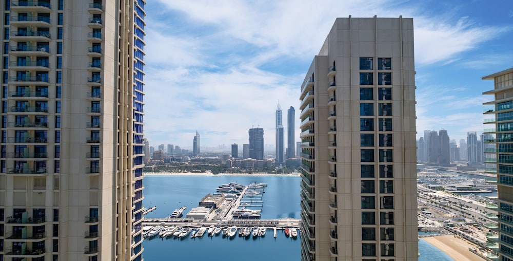 LUX The Beach Vista Dubai Eye View Suite