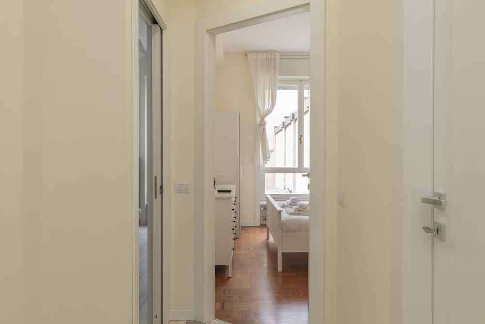 JOIVY Modern 2bed flat with balcony, 250m from M5 Foppa and M2 Sant'Agostino