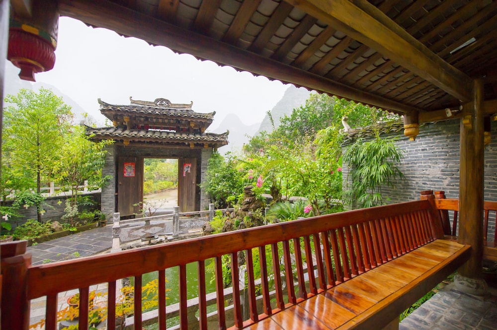 Yangshuo Scenic Mountain Retreat