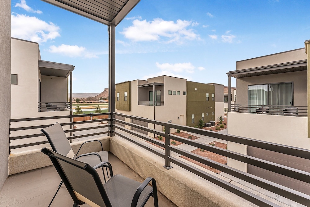 Villa #18 At Bloomington Country Club 4 Bedroom Townhouse