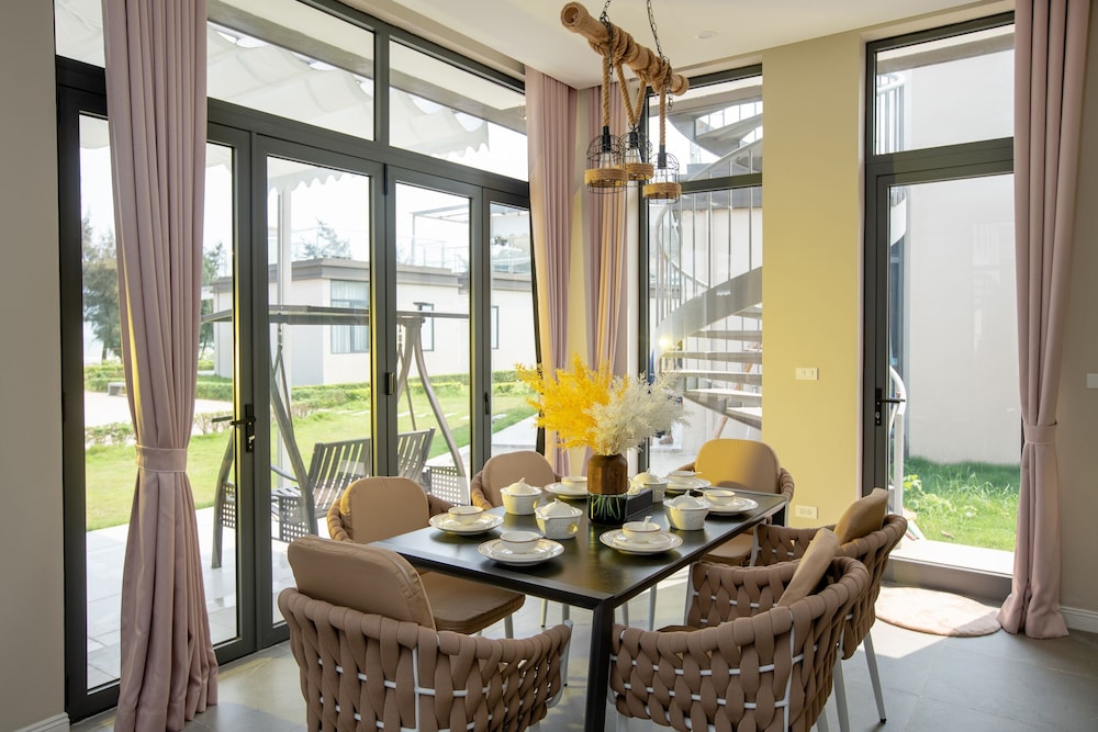 Solar LuxStay Villa - Long Beach