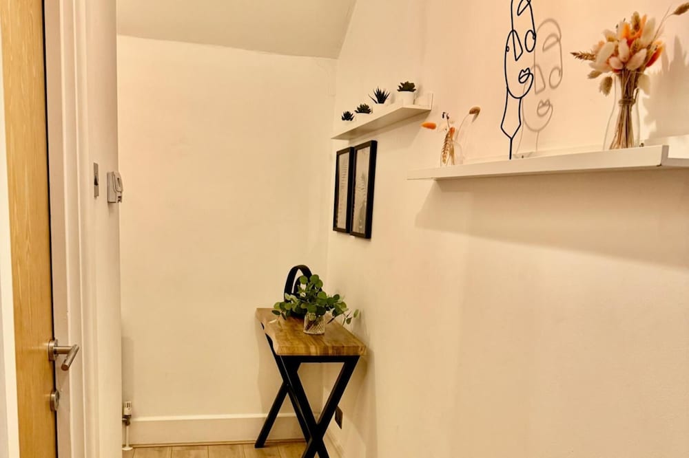 Stylish 1 bed Apartment - Sleeps 4 & Free Parking