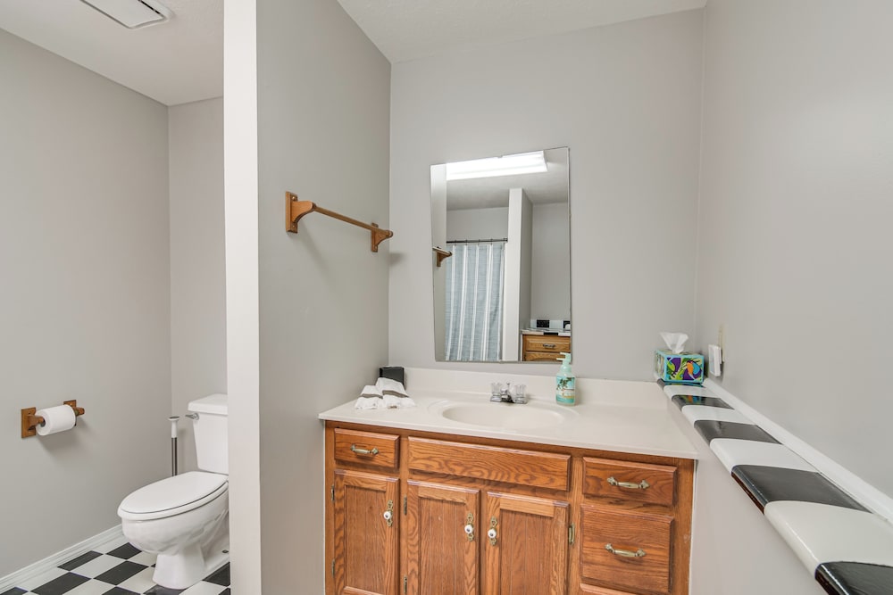 5 Mi to Branson Strip: Cozy Studio!
