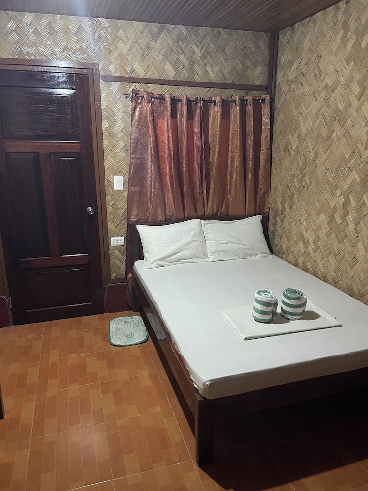 Akoya Beach Park & Cottages