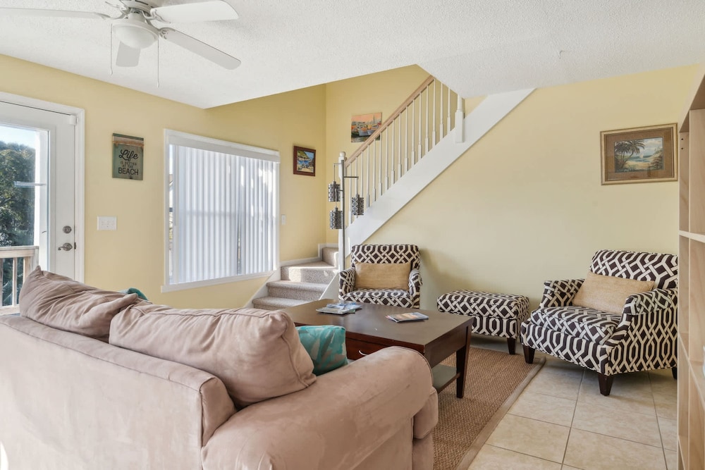 Walk to Beach Private Deck Family Fun