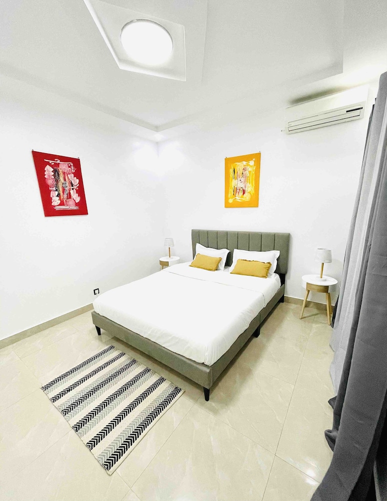 Room in Apartment - Large Bedroom With Small Work Area view 3