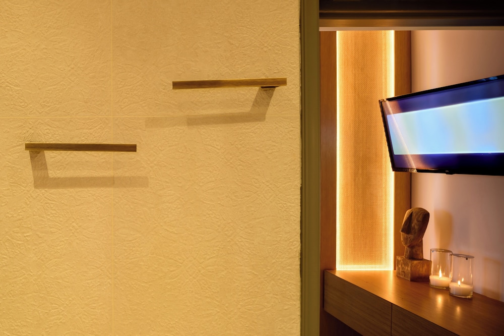 Themis Goddess Cave Suites