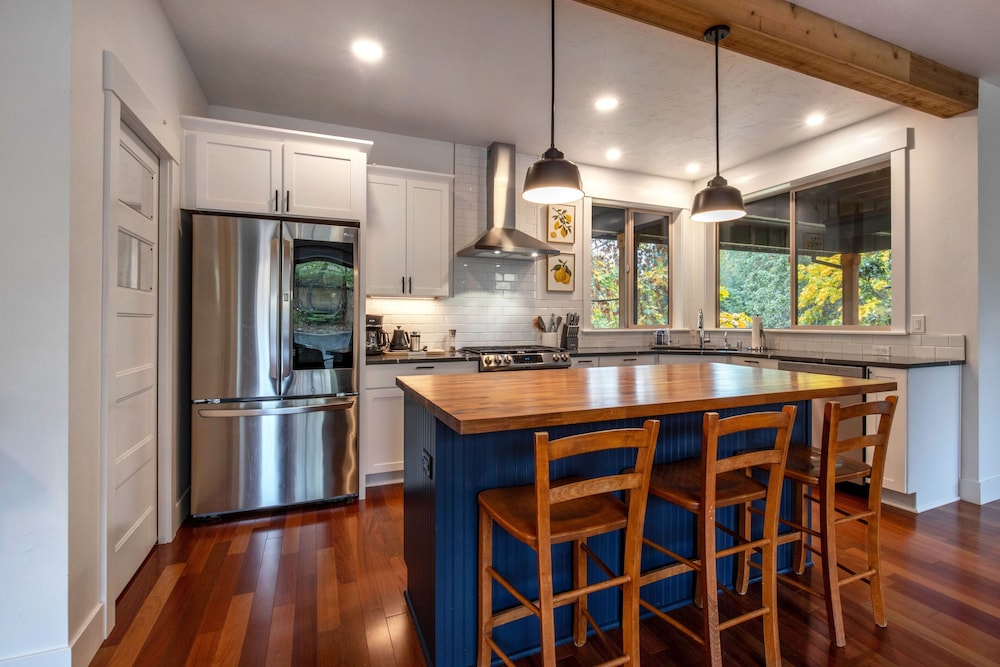 Evergreen Retreat A 30 Night Minimum 3 Bedroom Home