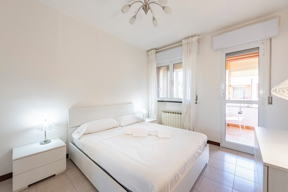 Charming 2-bed flat balcony & parking
