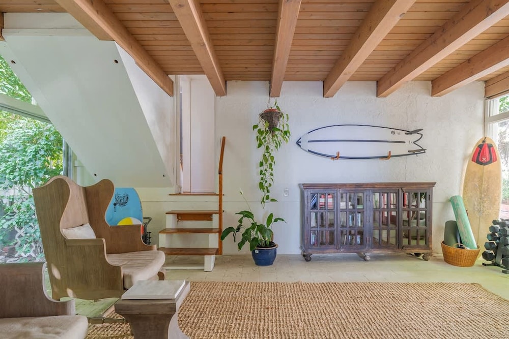 Malibu Retreat w Beach Access and Ocean View