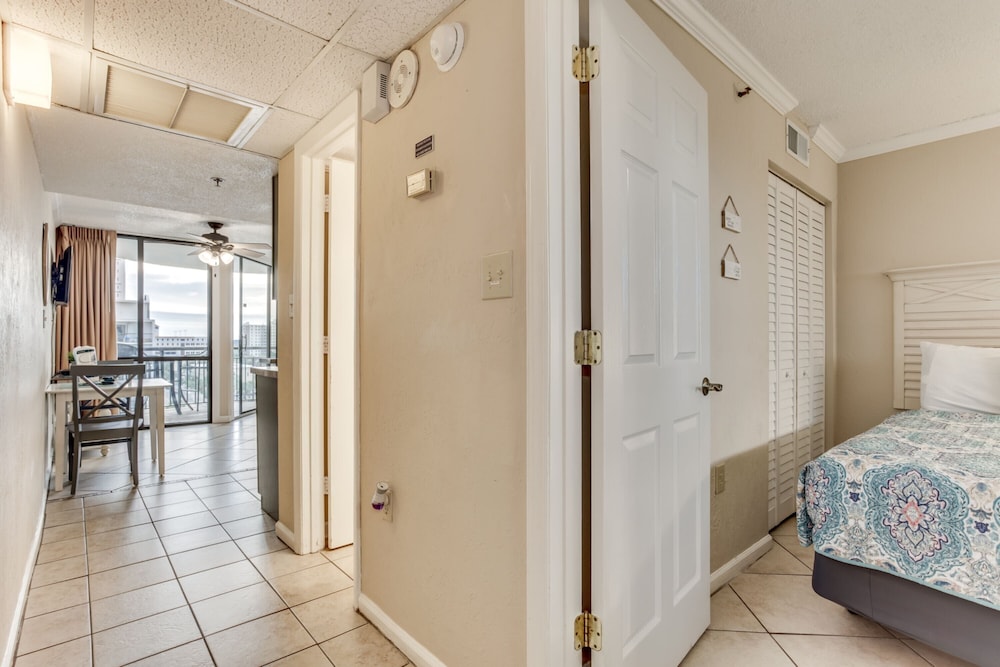 Oceanview Condo at Meridian Plaza