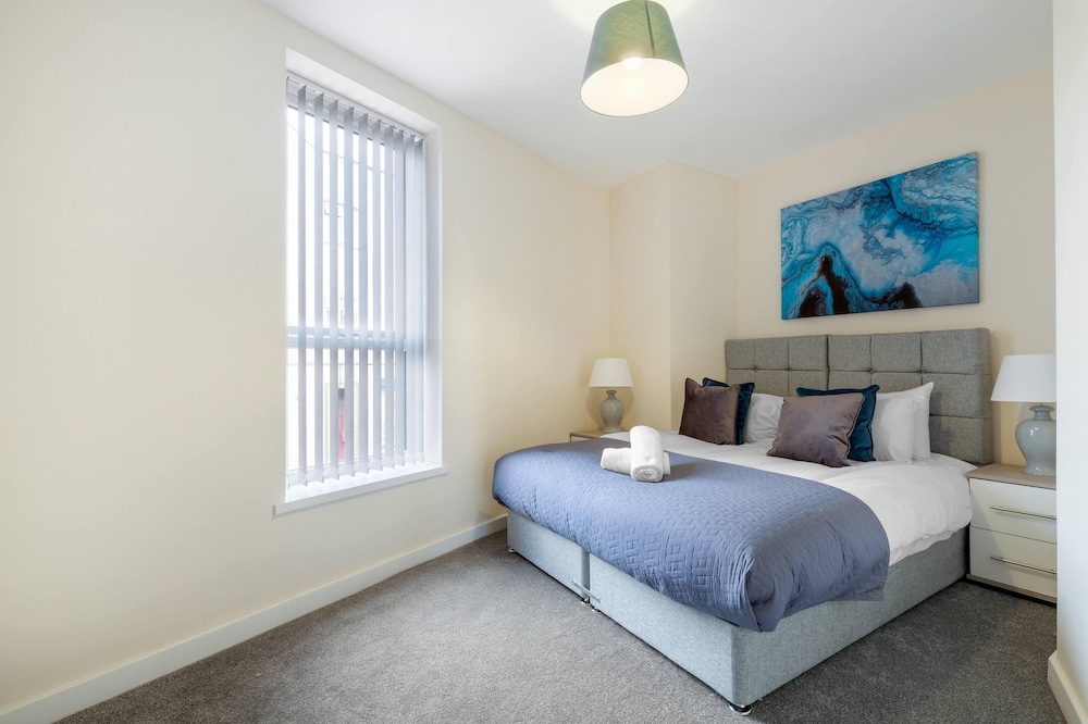 1 & 2 Bedroom Apartments by 12Stay view 4