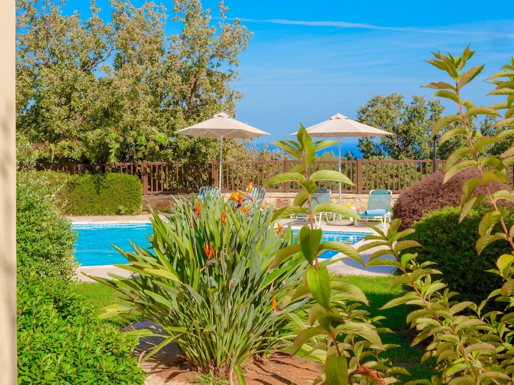Dafni Villa by LeaderStay