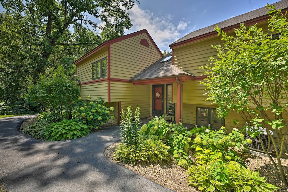 Family-friendly Galena Townhome w/ Community Pools