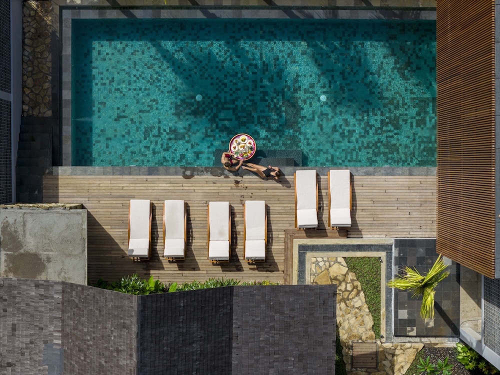 Unagi Wooden Villa by Emana view 3