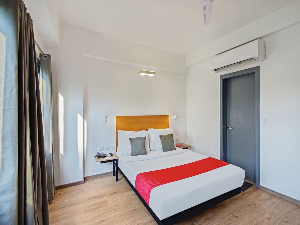 OYO Townhouse 030 Ashram Road Ahmedabad