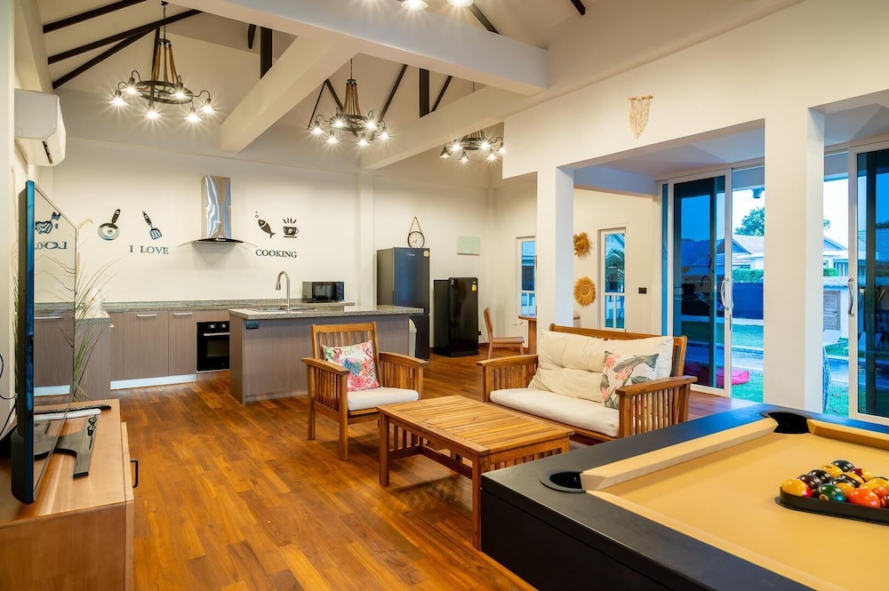 Danisam 4BR BeachVilla SunsetView KBR47