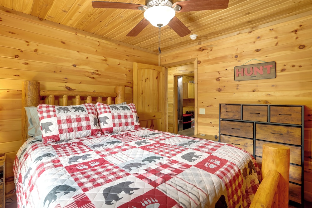 Near Current River: Family-friendly Cabin w/ Deck!