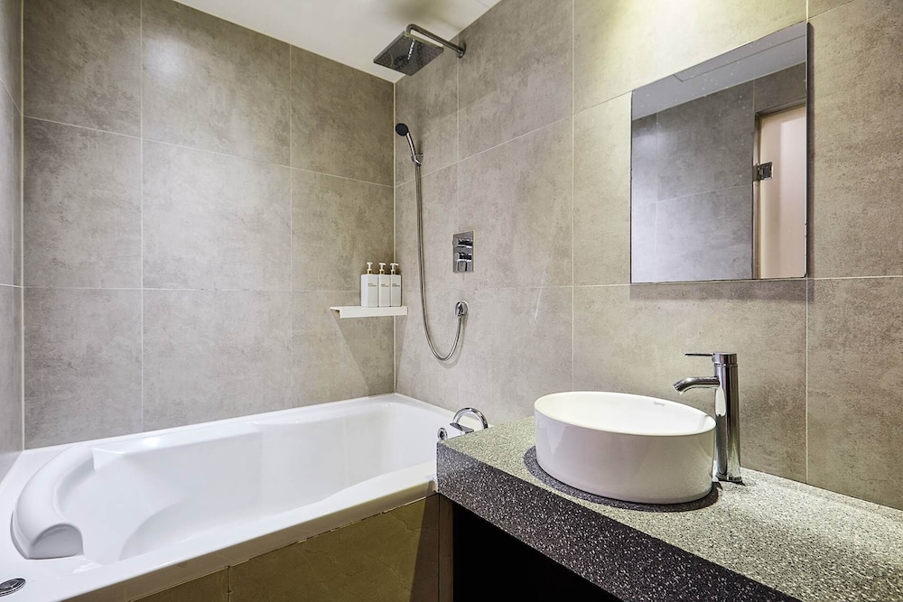 FILM37.2HOTEL