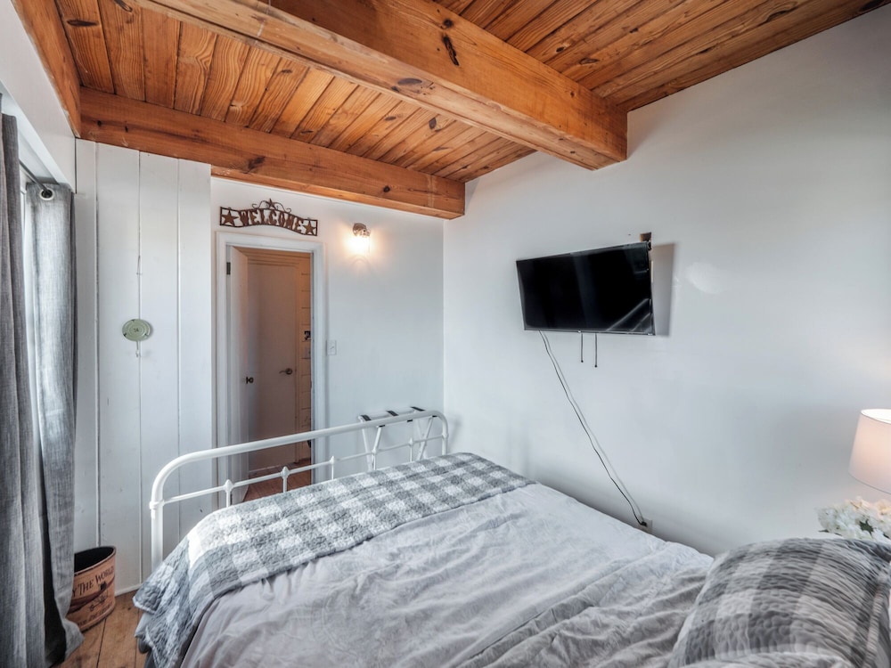 Vintage Vacation by Topsail Realty