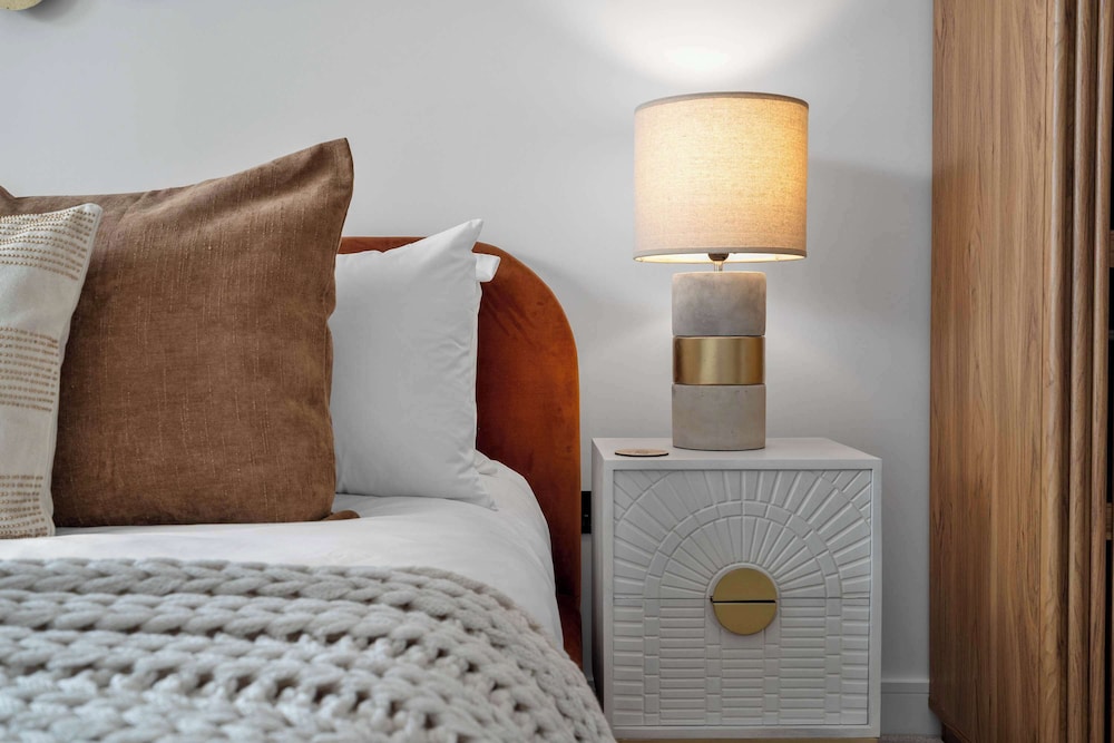 Cottonopolis Suite With 1 Bedrooms and 1 Bathrooms