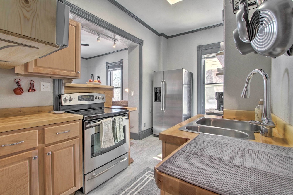 Quaint Helena Apartment - Walkable to Downtown! view 5