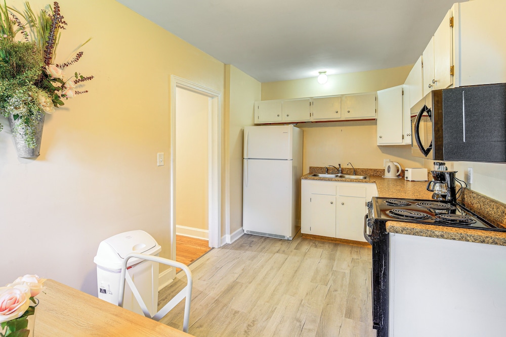 Walk to Main Street! Home in Historic Jonesborough