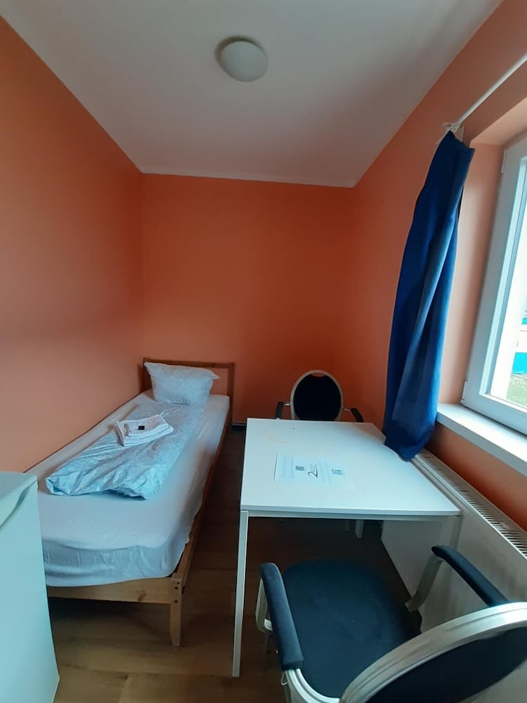 2-Rent Group Hostel Rooms&Apartments TUB19A