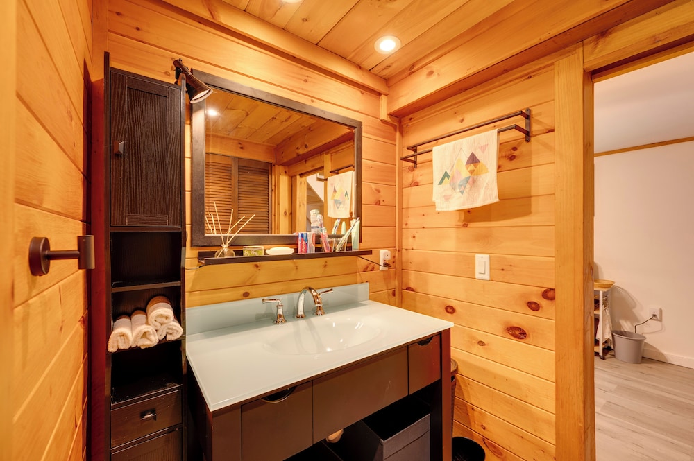 10 Mi to Newfoundland Lake: Updated Forest Retreat