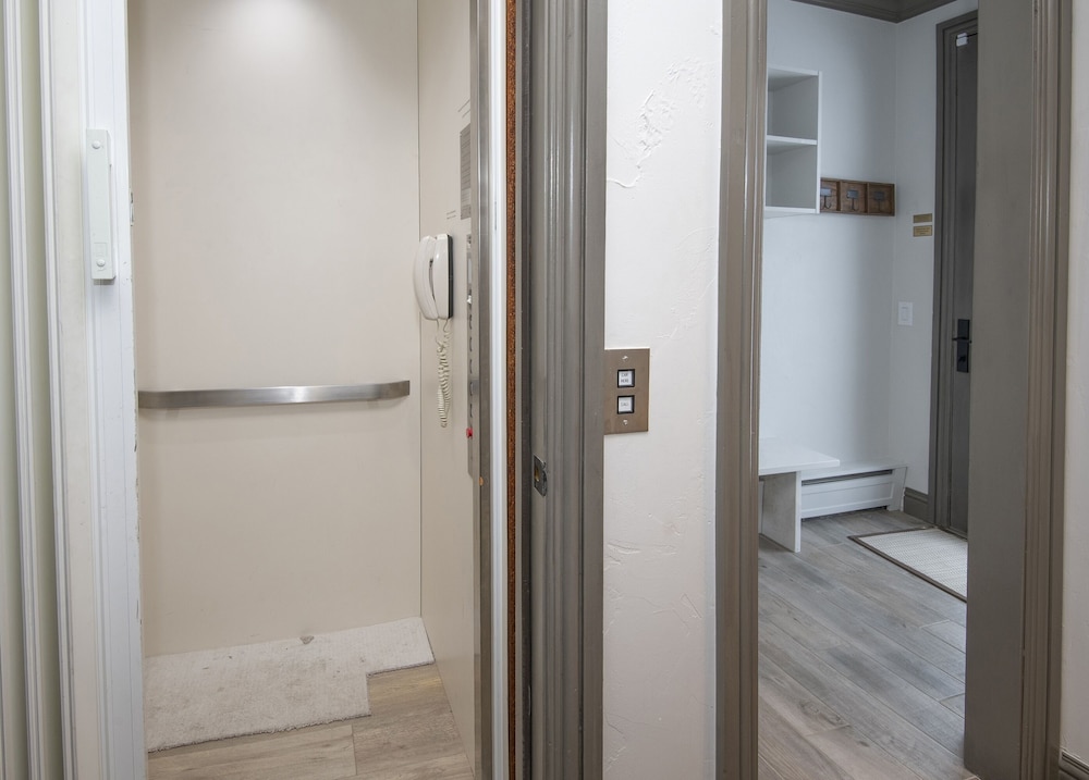 Ski In Ski Out Townhome in Rocky Mountain Access to Elkhorn Chairlift by RedAwning