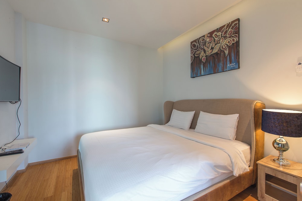 Emerald 702 - Triplex Penthouse With Stunning View