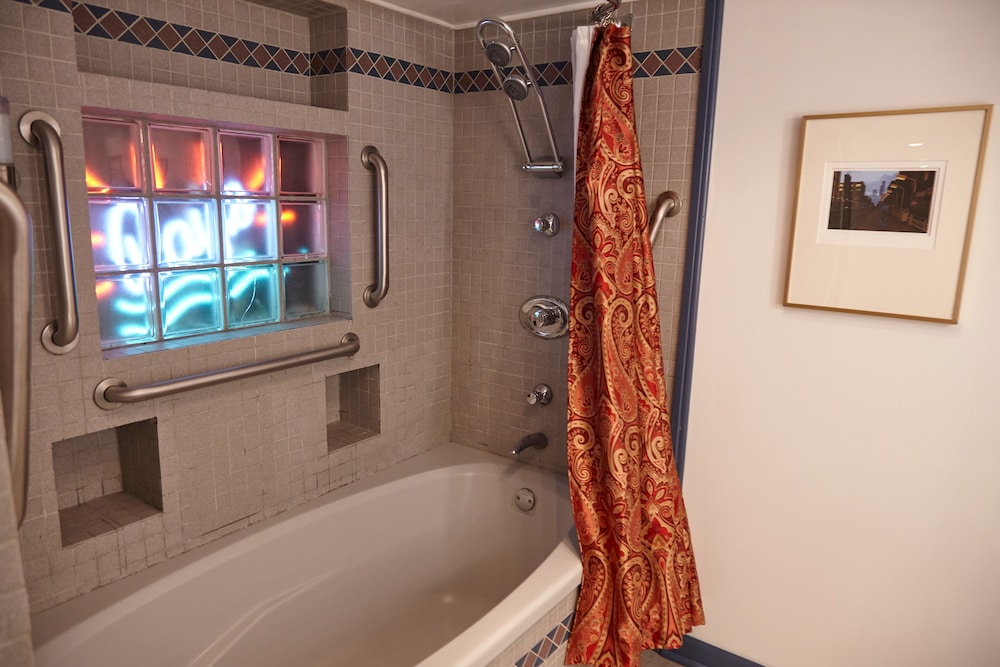 Ray's Bucktown Bed and Breakfast 33