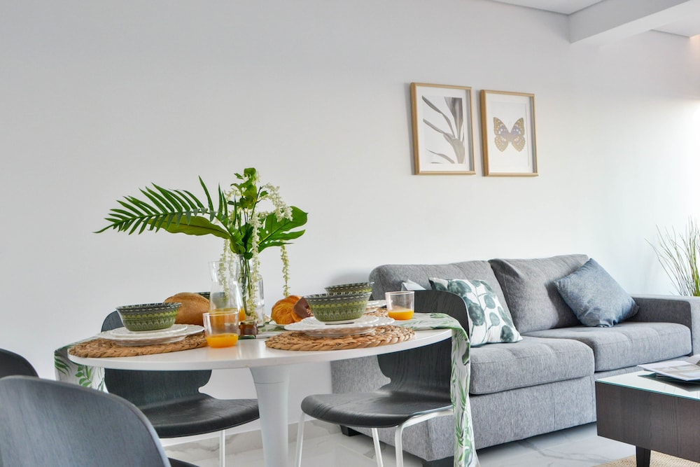 Phaedrus Living Seaview Luxury Marina Court 213 view 5