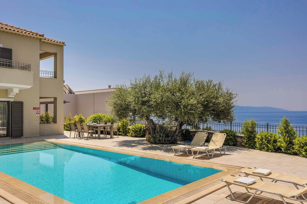 Villa Latos