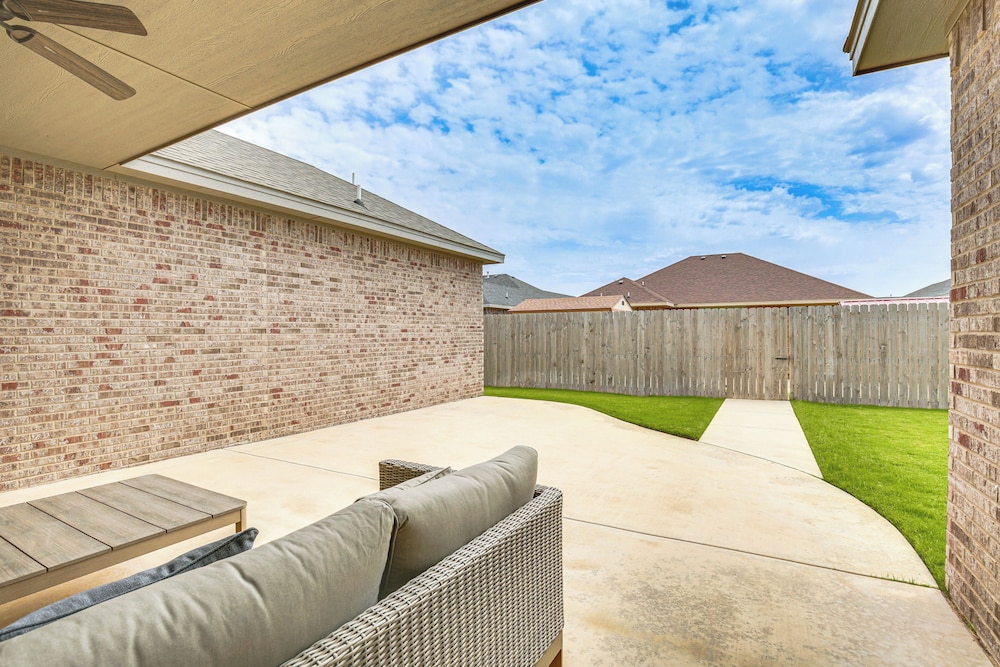 8 Mi to Texas Tech: Spacious Lubbock Home