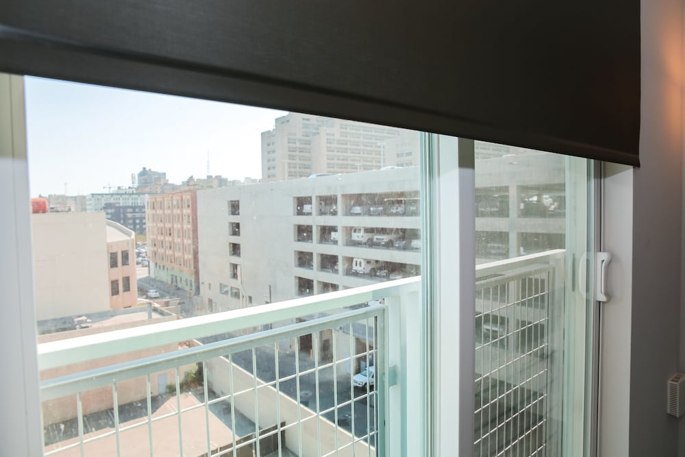 Fully Furnished Suites near Little Tokyo