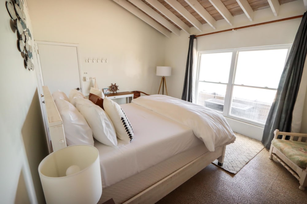 Beachfront White Palm Villa - Tar Bay view 3
