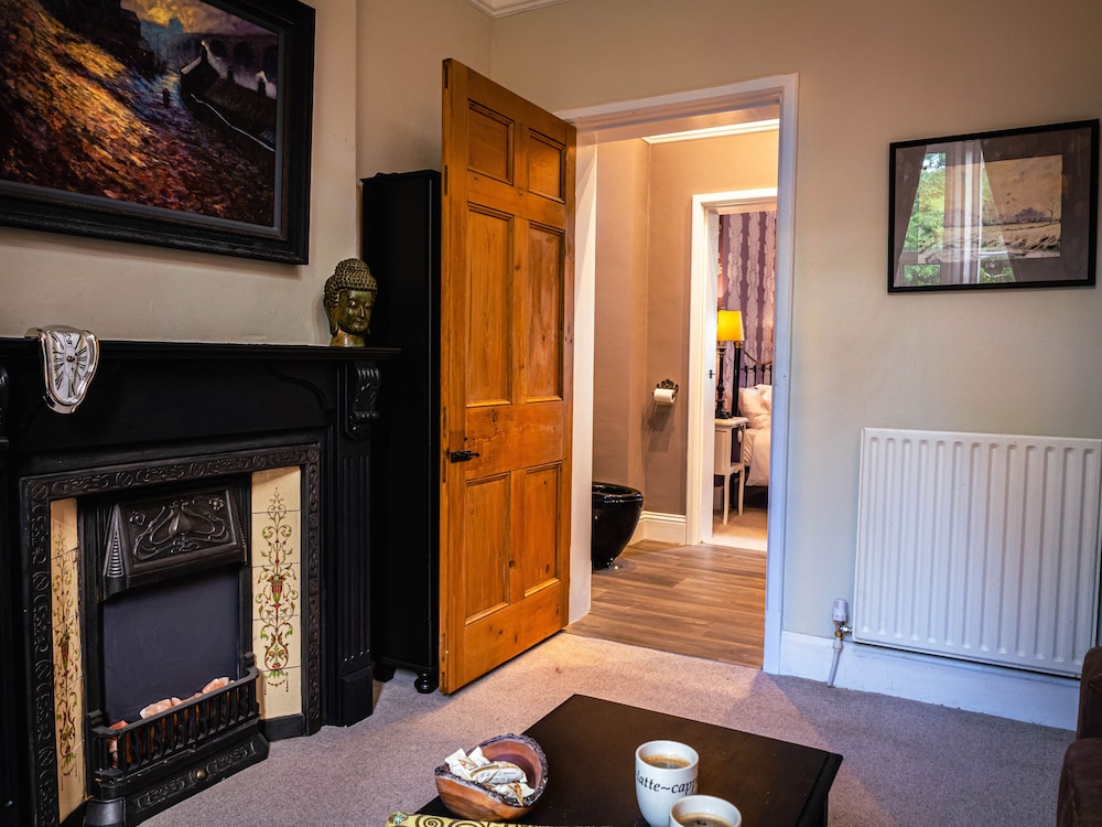 Lonsdale Villa Retreat