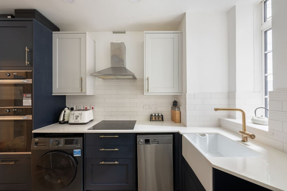 Luxury 3-bed Marylebone Home Security Elevator