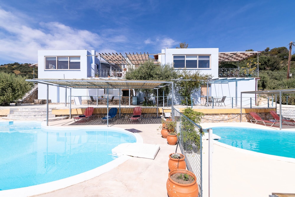 Sarakinas Residences